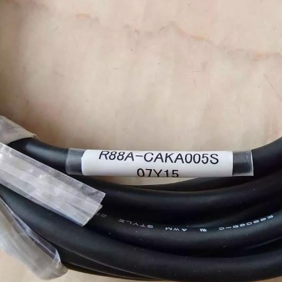 R88A-CAKA005S Omron Cable 5M NEW