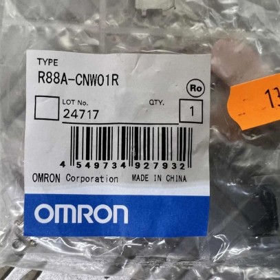 R88A-CNW01R Omron 6PIN Connector NEW
