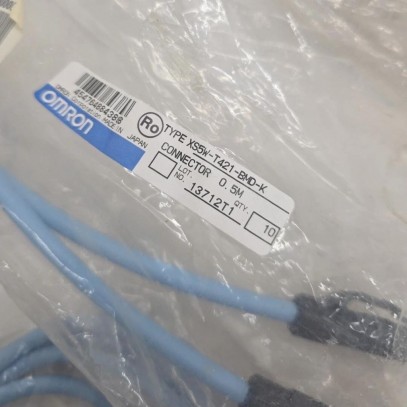 XS5W-T421-BMD-K Omron Connector Cable 0.5M NEW