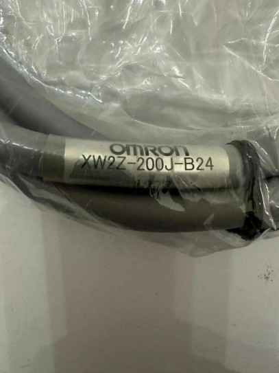 XW2Z-200J-B24 Omron Cable 2M NEW