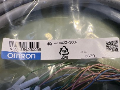 XW2Z-300F Omron Cable 3M NEW