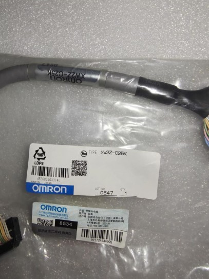 XW2Z-C25K Omron Cable 0.25M NEW