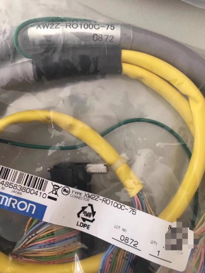 XW2Z-RO100C-75 Omron Connector Cable NEW