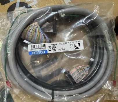 XW2Z-RO200C-175-MN Omron Connector Cable NEW
