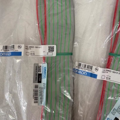 XW2Z-S013-2 OMRON Signal Cable Extension Cable 2M NEW