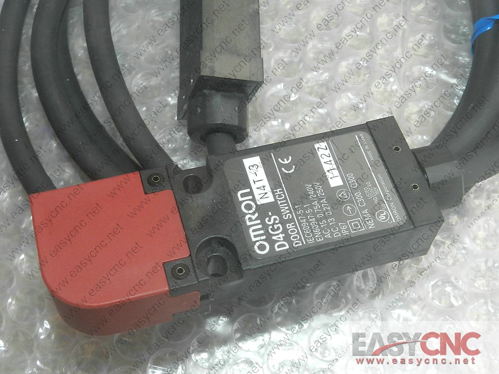 D4GS-M4T-3 Omron safety door switch new no box