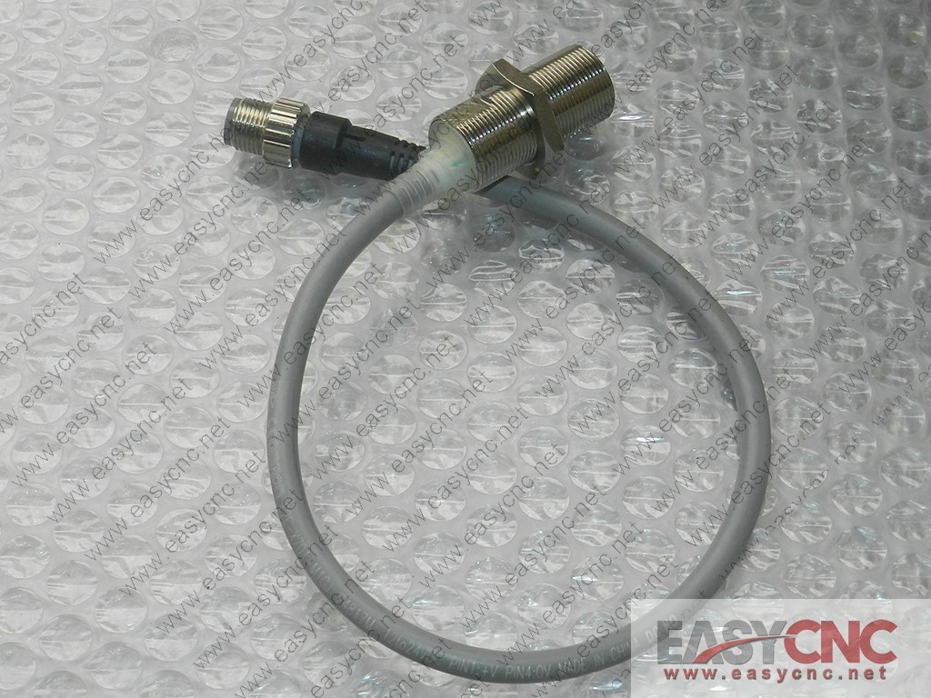 E2E-X7D1-M1GJ Omron proximity switch new