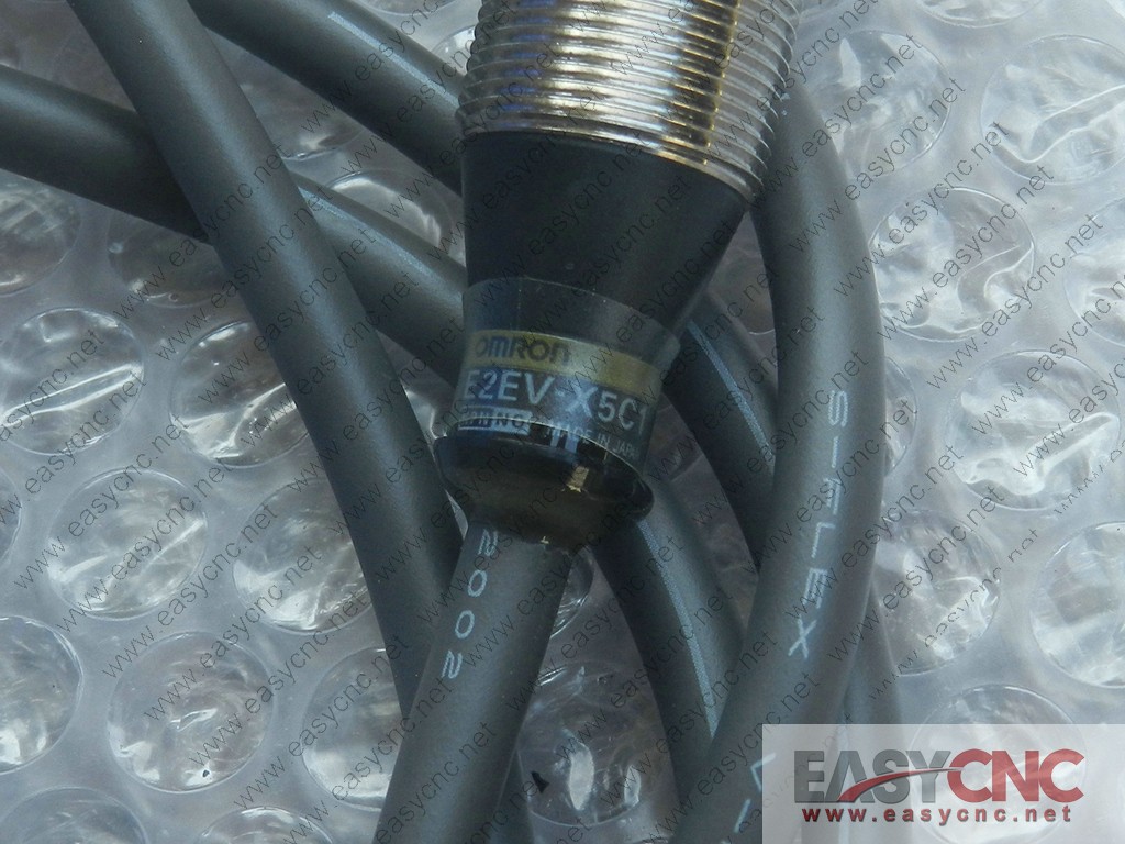 E2EV-X5C1 Omron proximity switch new
