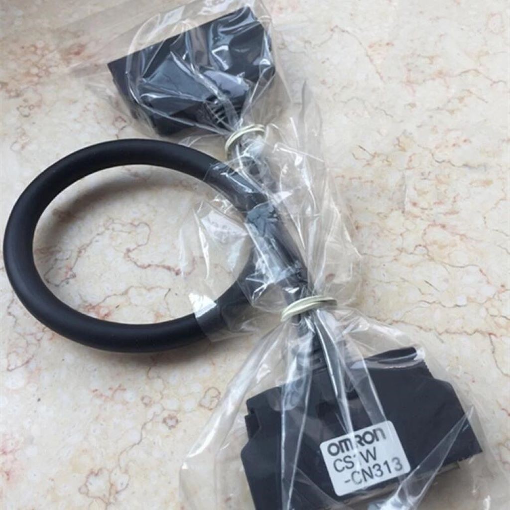 CS1W-CN313 Omron Connecting Cable 0.3M NEW