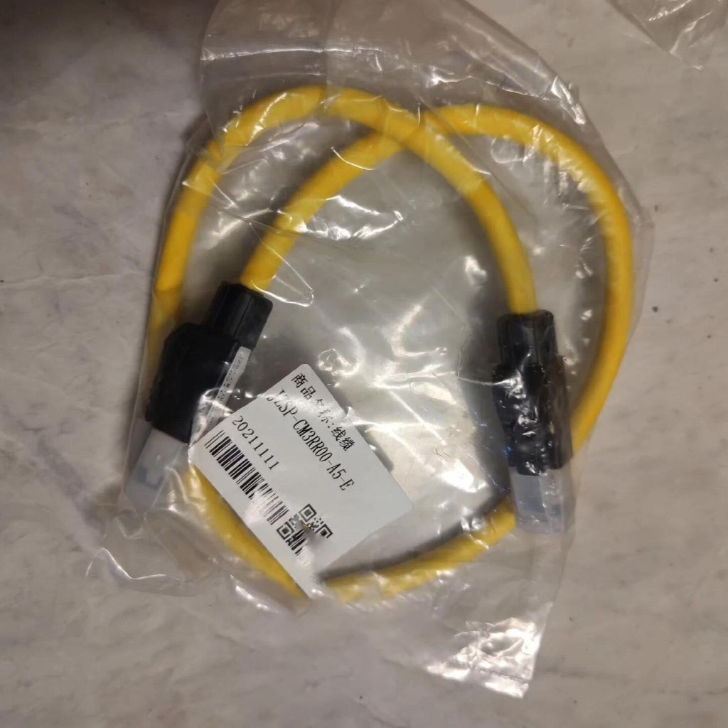 JZSP-CM3RR00-A5-E Yaskawa Cable 0.5M NEW