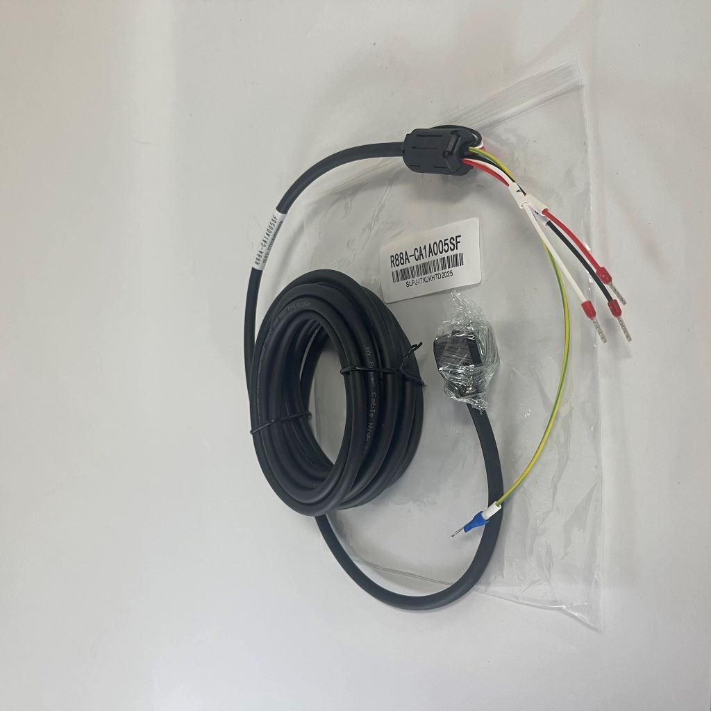 R88A-CA1A005SF Omron Power Cable 5M NEW