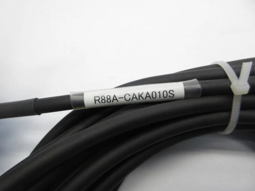 R88A-CAKA010S Omron Cable 10M NEW