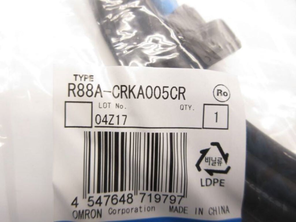 R88A-CRKA005CR Omron Cable 5M NEW