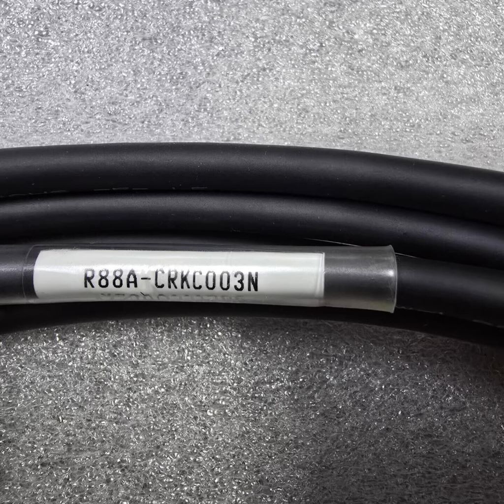 R88A-CRKC003N Omron Servo Encoder Cable 3M NEW