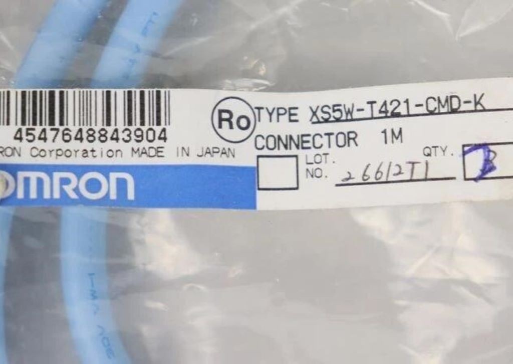 XS5W-T421-CMD-K Omron Connector Cable 1M NEW