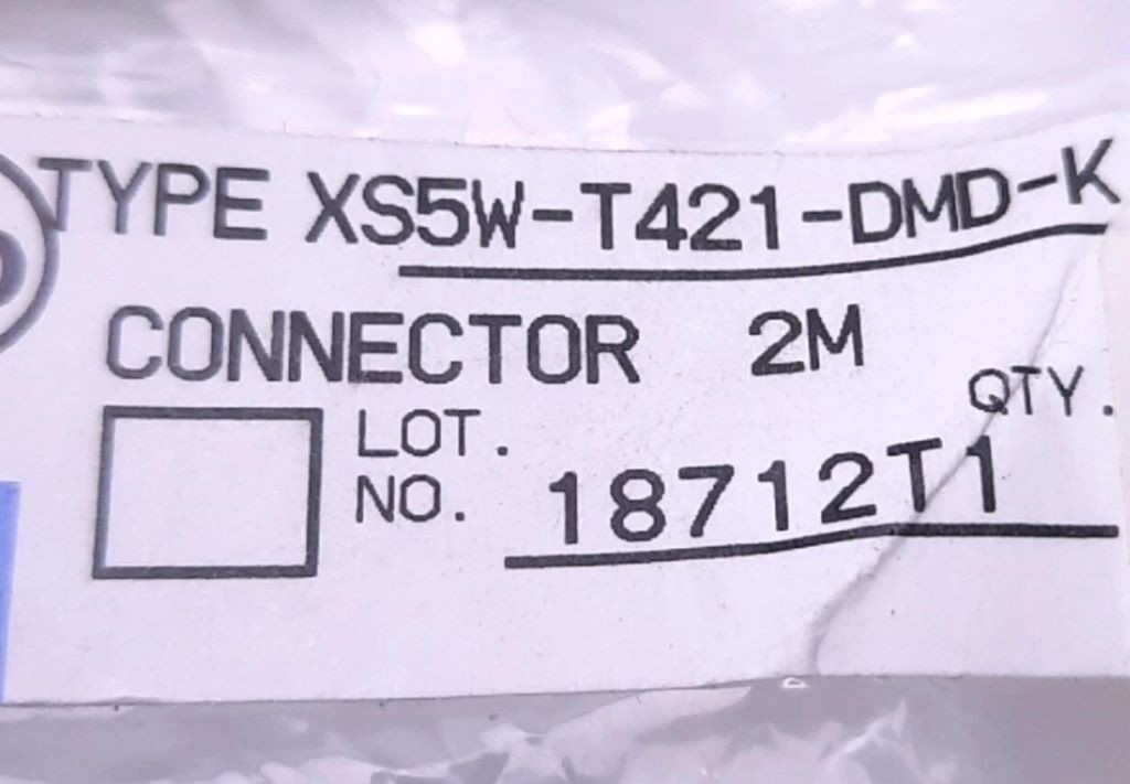 XS5W-T421-DMD-K Omron Connector Cable 2M NEW