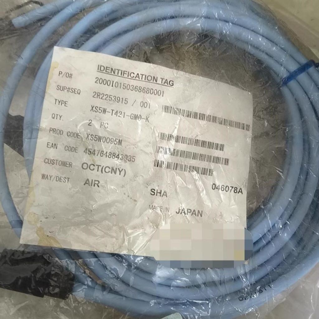 XS5W-T421-GMD-K Omron Connector Cable 5M NEW