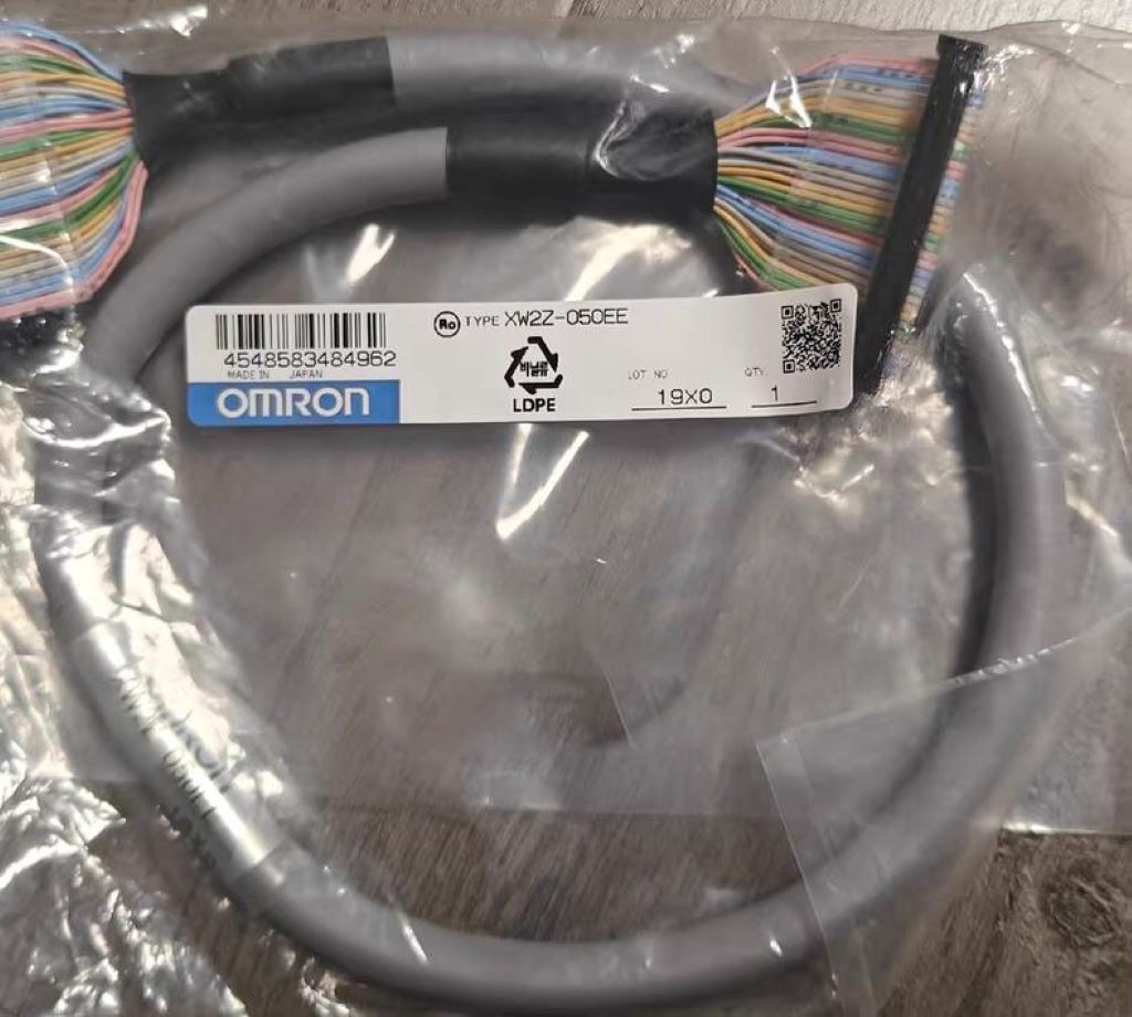 XW2Z-050EE Omron Cable 0.5M NEW