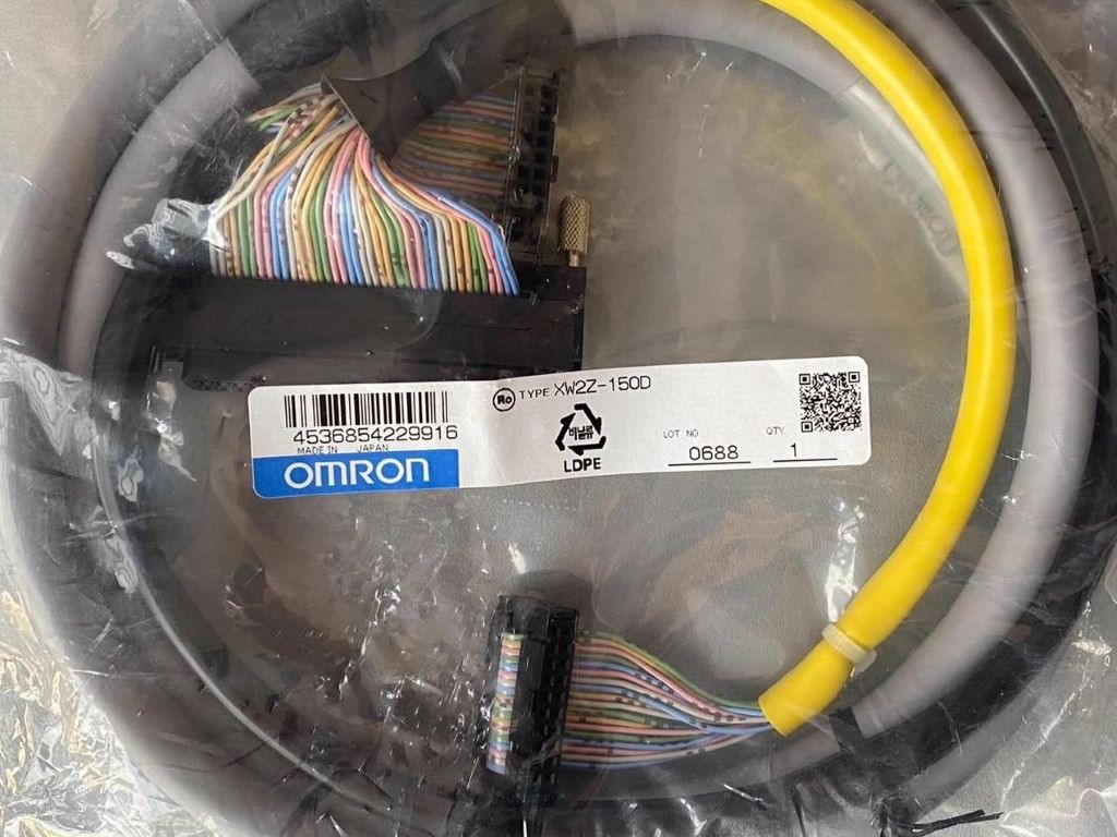 XW2Z-150D Omron Cable 1.5M NEW