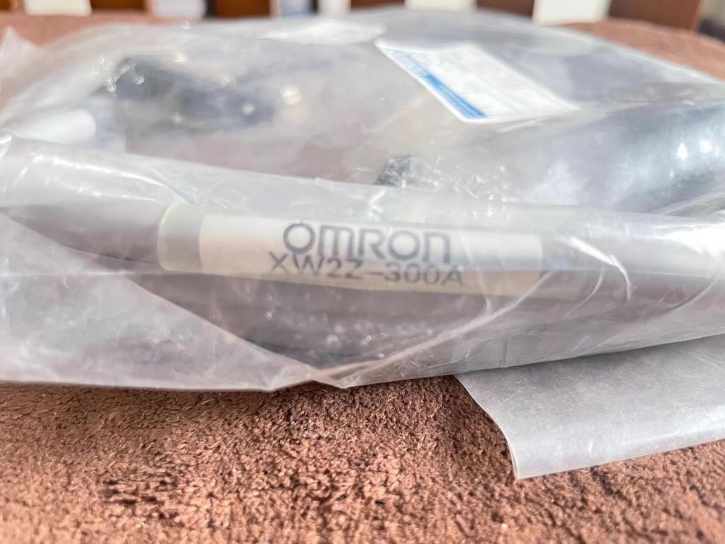 XW2Z-300A Omron Cable 3M NEW