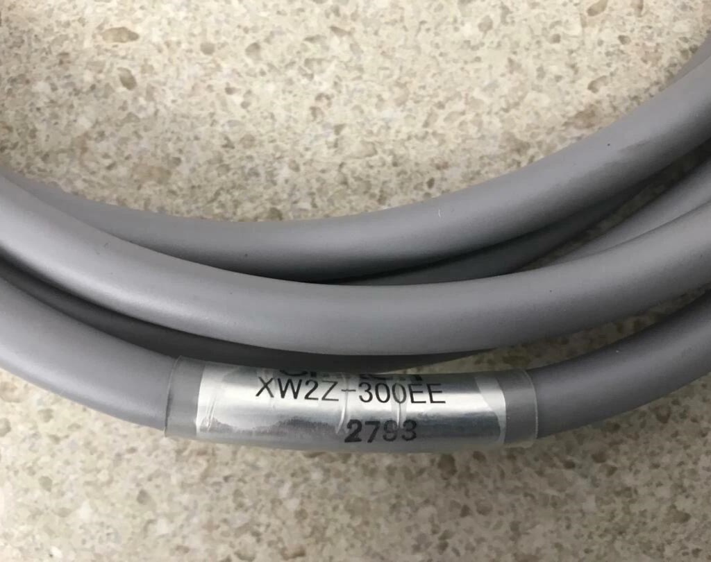 XW2Z-300EE Omron Cable 3M NEW