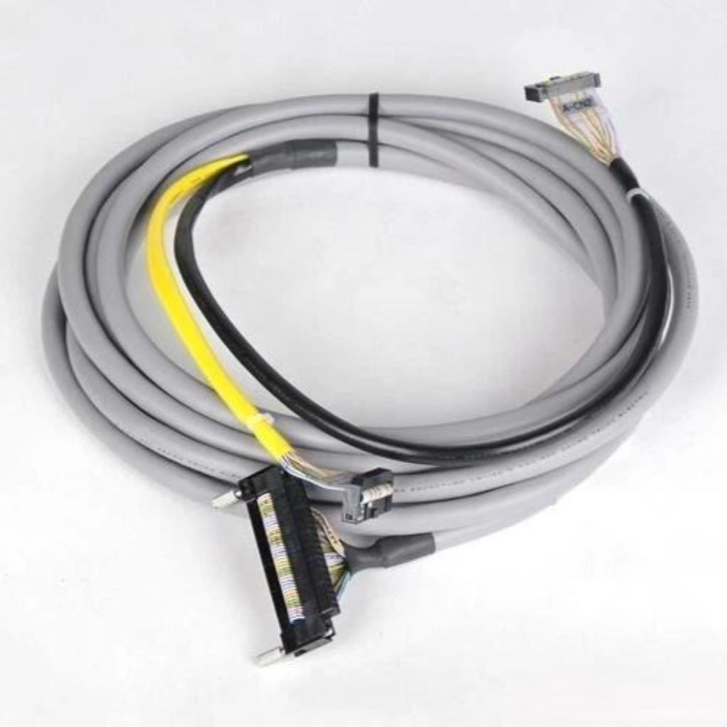 XW2Z-500D Omron Cable 5M NEW