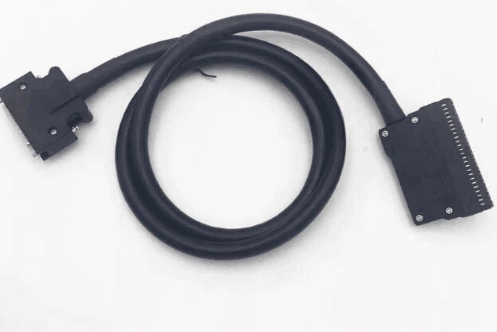 XW2Z-500J-B24 Omron Cable 5M NEW