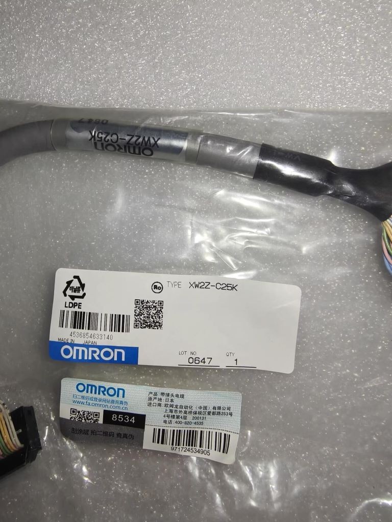 XW2Z-C25K Omron Cable 0.25M NEW