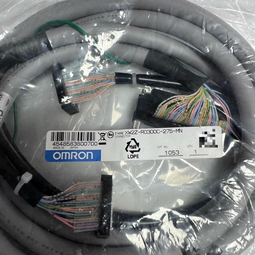 XW2Z-RO300C-275-MN Omron Connector Cable NEW